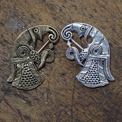 Rabenbrosche Bronze oder Bronzeversilbert