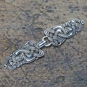 Gewandschliesse Lindwurm Bronze oder versilbert