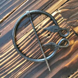 Ringfibel mit Blattenden