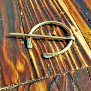 Fibel mit flachem Ende