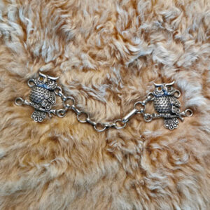 Eule Fell oder Umhangschliesse