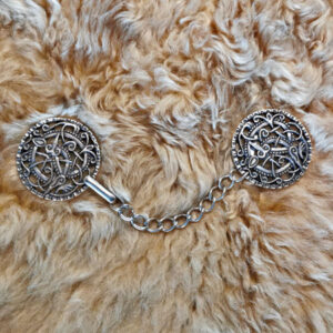 Schlangennest Fell oder Umhangschliesse