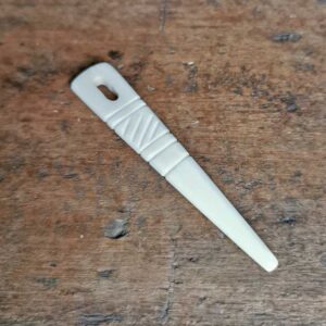 Nadel aus Knochen