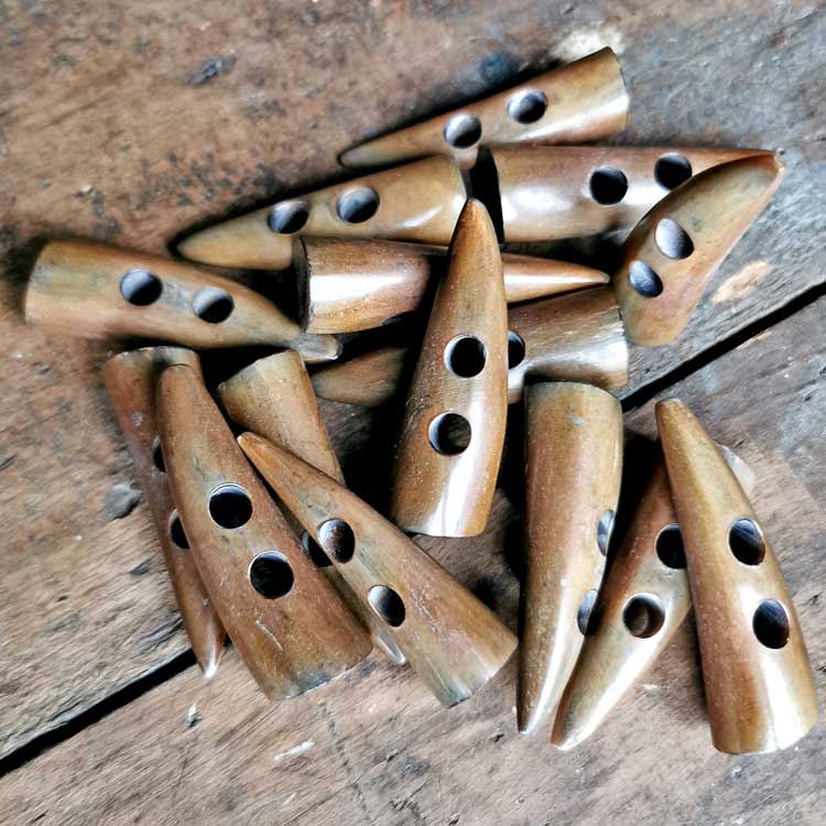 Knebel aus Horn Braun klein