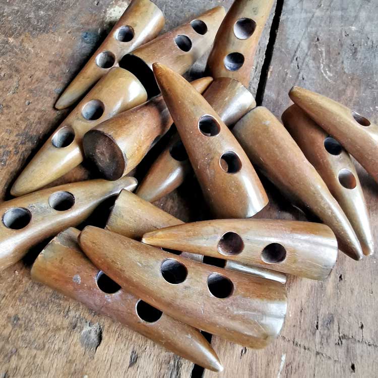 Knebel aus Horn Braun klein - Image 2