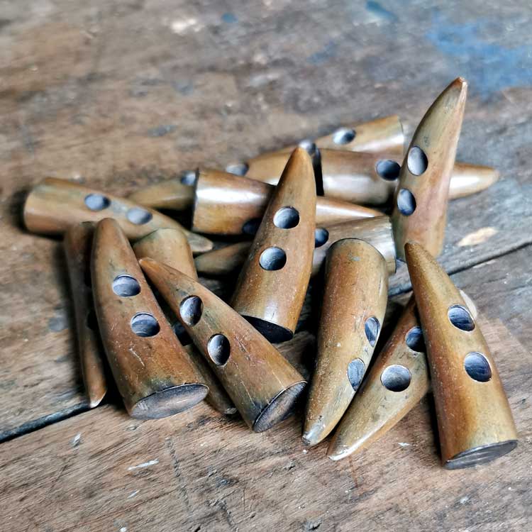 Knebel aus Horn Braun klein - Image 3