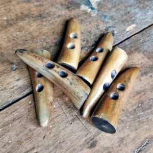 Knebel aus Horn Braun gross